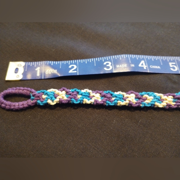 Friendship bracelet 10 inches long. Actual braid reaches 7 inches. Waxed cotton. - Picture 3 of 5